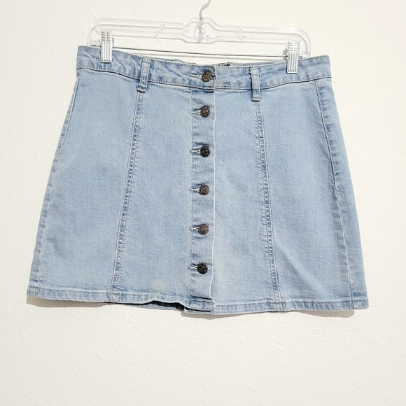 Hot Kiss Dresses & Skirts - HOT KISS Y2K Denim Button Skylar Skirt Women's Size Medium Cotton Blend Stretch